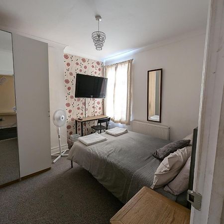 3 Portland Road Appartement Southall Buitenkant foto