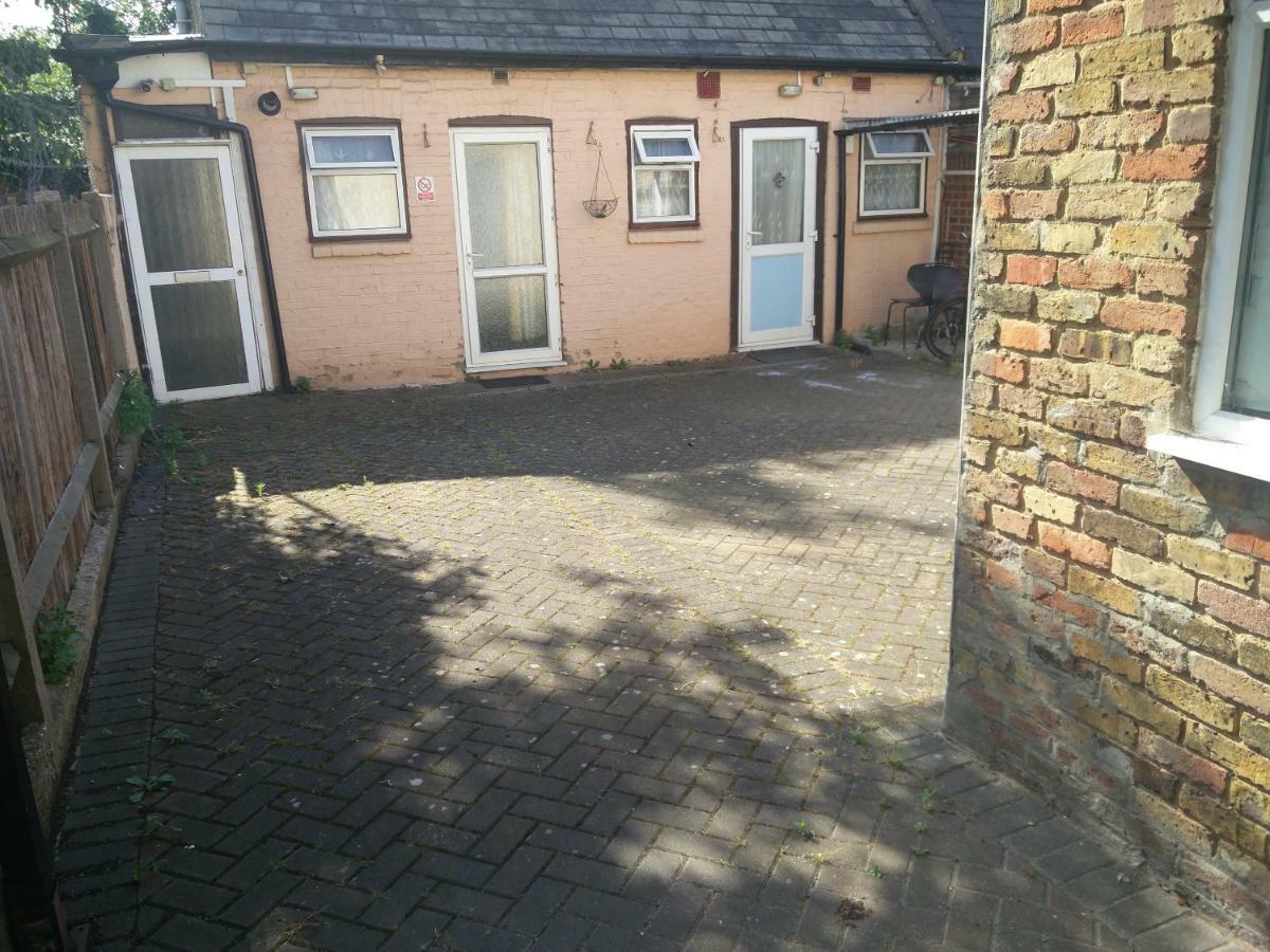 3 Portland Road Appartement Southall Buitenkant foto