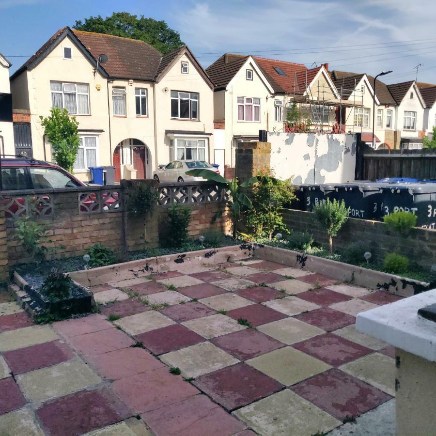 3 Portland Road Appartement Southall Buitenkant foto
