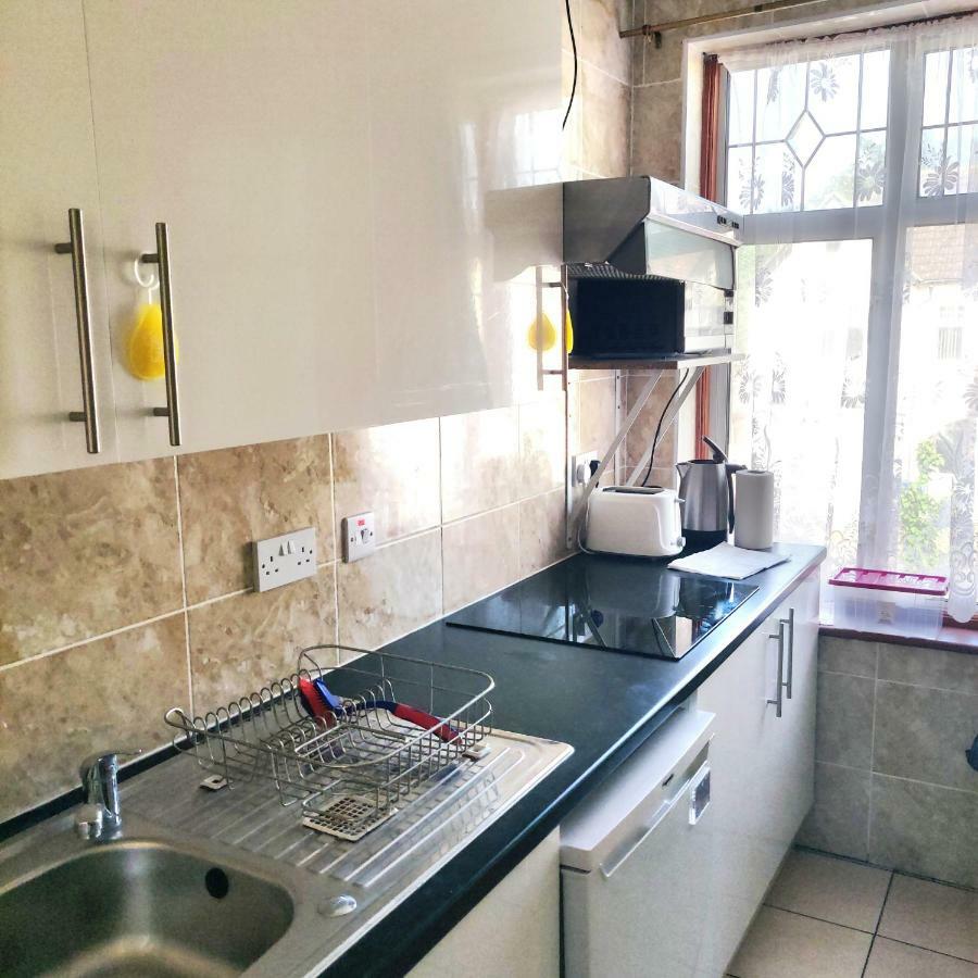 3 Portland Road Appartement Southall Buitenkant foto